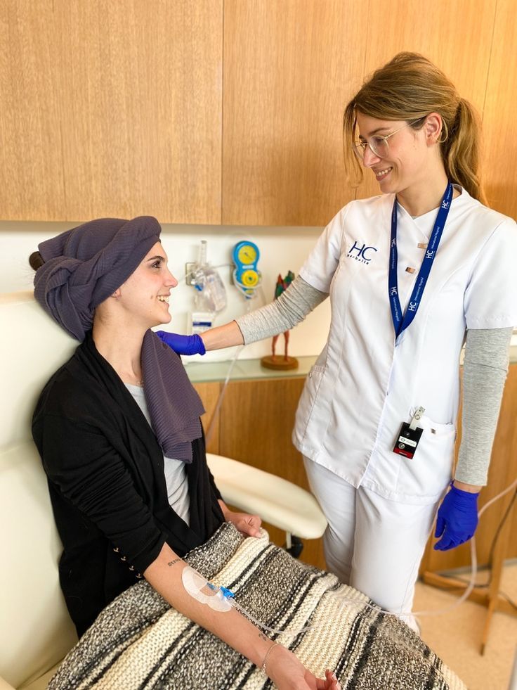 Paciente oncológica com equipe de saúde — Advocacia Médica